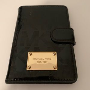 Michael Kors passport cover♥️!
